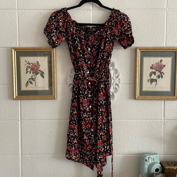 Forever 21 Dresses & Skirts - Forever 21 Contemporary Floral Print Smocked Button Down Dress